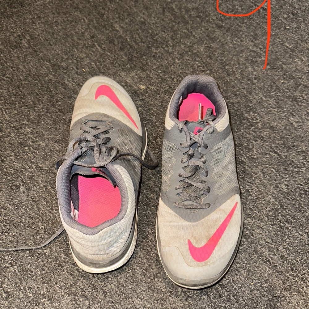 Nike Women's Athletic Shoes in Gray and Pink